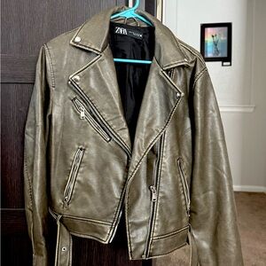 LIKE NEW - Size S ZARA FAUX LEATHER CROP BIKER JACKET